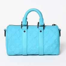 Load the image into the gallery viewer. 極美品 LOUIS VUITTON ルイヴィトン キーポルバンドリエール 25 モノグラムトリヨン ターコイズ ハンドバッグ レザー M11996 中古 4a006254