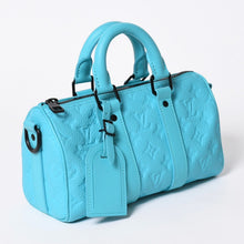 Load the image into the gallery viewer. 極美品 LOUIS VUITTON ルイヴィトン キーポルバンドリエール 25 モノグラムトリヨン ターコイズ ハンドバッグ レザー M11996 中古 4a006254