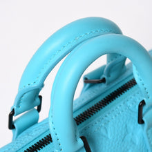 Load the image into the gallery viewer. 極美品 LOUIS VUITTON ルイヴィトン キーポルバンドリエール 25 モノグラムトリヨン ターコイズ ハンドバッグ レザー M11996 中古 4a006254