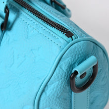 Load the image into the gallery viewer. 極美品 LOUIS VUITTON ルイヴィトン キーポルバンドリエール 25 モノグラムトリヨン ターコイズ ハンドバッグ レザー M11996 中古 4a006254