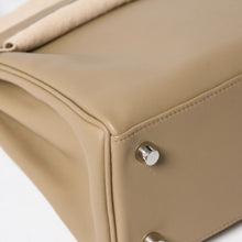 Load the image into the gallery viewer. 新品同様 HERMES エルメス ケリー25 2WAY ショルダーバッグ W刻印 ヴォースイフト ベージュマルファ シルバー金具 中古 4a006145
