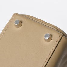 Load the image into the gallery viewer. 新品同様 HERMES エルメス ケリー25 2WAY ショルダーバッグ W刻印 ヴォースイフト ベージュマルファ シルバー金具 中古 4a006145