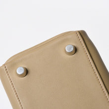 Load the image into the gallery viewer. 新品同様 HERMES エルメス ケリー25 2WAY ショルダーバッグ W刻印 ヴォースイフト ベージュマルファ シルバー金具 中古 4a006145