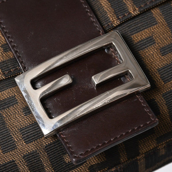 極美品 FENDI フェンディ ショルダーバッグ クロスボディバッグ マンマバケット ズッカ柄 33492 ブラウン シルバー金具 中古 4a006409