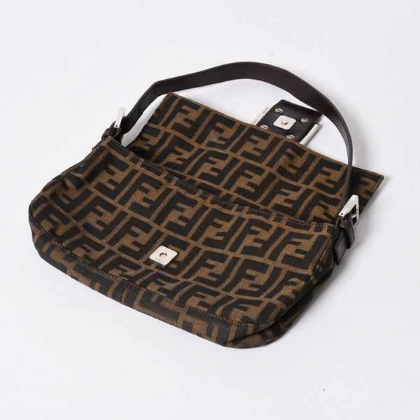極美品 FENDI フェンディ ショルダーバッグ クロスボディバッグ マンマバケット ズッカ柄 33492 ブラウン シルバー金具 中古 4a006409