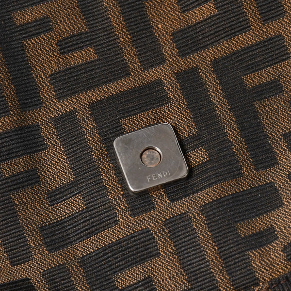 極美品 FENDI フェンディ ショルダーバッグ クロスボディバッグ マンマバケット ズッカ柄 33492 ブラウン シルバー金具 中古 4a006409