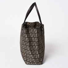 将图片加载到图库查看器中。 極美品 FENDI フェンディ ズッキーノ柄 ハンドバッグ キャンバス レザー ブラウン ブラックメタル金具 中古 4a006495