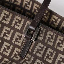 将图片加载到图库查看器中。 極美品 FENDI フェンディ ズッキーノ柄 ハンドバッグ キャンバス レザー ブラウン ブラックメタル金具 中古 4a006495