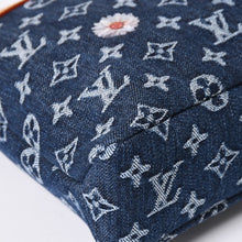将图片加载到图库查看器中。 新品未使用品 LOUIS VUITTON ルイヴィトン ハンドバッグ クラッチバッグ M27559 ポシェット・ヴォワヤージュ モノグラムデニム 中古 4a006421