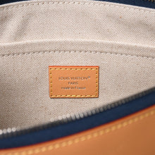 将图片加载到图库查看器中。 新品未使用品 LOUIS VUITTON ルイヴィトン ハンドバッグ クラッチバッグ M27559 ポシェット・ヴォワヤージュ モノグラムデニム 中古 4a006421