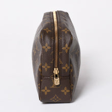 Load the image into the gallery viewer. LOUIS VUITTON ルイヴィトン トゥルーストワレット23 コスメポーチ クラッチバッグ ポーチ モノグラム ブラウン 良品 中古 4b010807