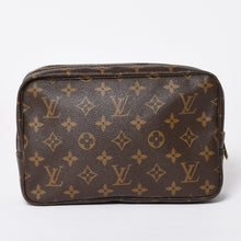 Load the image into the gallery viewer. LOUIS VUITTON ルイヴィトン トゥルーストワレット23 コスメポーチ クラッチバッグ ポーチ モノグラム ブラウン 良品 中古 4b010807
