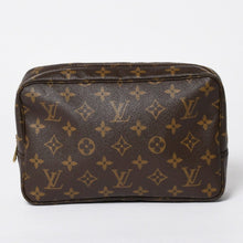 Load the image into the gallery viewer. LOUIS VUITTON ルイヴィトン トゥルーストワレット23 コスメポーチ クラッチバッグ ポーチ モノグラム ブラウン 良品 中古 4b010807