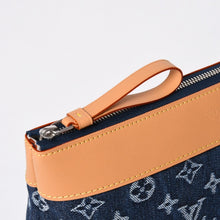 将图片加载到图库查看器中。 新品未使用品 LOUIS VUITTON ルイヴィトン ハンドバッグ クラッチバッグ M27559 ポシェット・ヴォワヤージュ モノグラムデニム 中古 4a006421