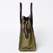 Load the image into the gallery viewer. 極美品 CELINE セリーヌ ラゲージマイクロショッパー ショルダーバッグ ハンドバッグ フィービー期 カーフスキン カーキ ゴールド金具 中古 4a006221