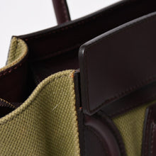 Load the image into the gallery viewer. 極美品 CELINE セリーヌ ラゲージマイクロショッパー ショルダーバッグ ハンドバッグ フィービー期 カーフスキン カーキ ゴールド金具 中古 4a006221