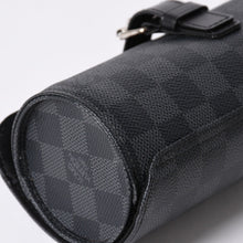 Load the image into the gallery viewer. 極美品 LOUIS VUITTON ルイヴィトン 時計ケース ダミエグラフィット エテュイ 3モントル 3本用ウォッチケース 時計ケース 筒型 マルチポーチ N41137 中古 4a006422
