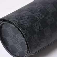 Load the image into the gallery viewer. 極美品 LOUIS VUITTON ルイヴィトン 時計ケース ダミエグラフィット エテュイ 3モントル 3本用ウォッチケース 時計ケース 筒型 マルチポーチ N41137 中古 4a006422