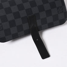 Load the image into the gallery viewer. 極美品 LOUIS VUITTON ルイヴィトン 時計ケース ダミエグラフィット エテュイ 3モントル 3本用ウォッチケース 時計ケース 筒型 マルチポーチ N41137 中古 4a006422