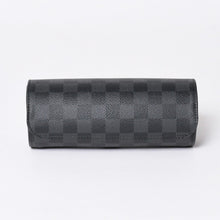 Load the image into the gallery viewer. 極美品 LOUIS VUITTON ルイヴィトン 時計ケース ダミエグラフィット エテュイ 3モントル 3本用ウォッチケース 時計ケース 筒型 マルチポーチ N41137 中古 4a006422