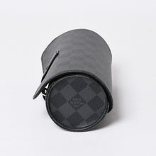 Load the image into the gallery viewer. 極美品 LOUIS VUITTON ルイヴィトン 時計ケース ダミエグラフィット エテュイ 3モントル 3本用ウォッチケース 時計ケース 筒型 マルチポーチ N41137 中古 4a006422
