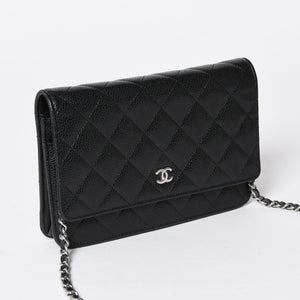 極美品 CHANEL シャネル チェーンウォレット 長財布 AP0250 22番台 ココマーク キャビアスキン ブラック シルバー金具 中古 4a004351