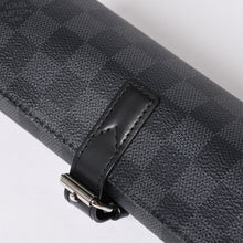 Load the image into the gallery viewer. 極美品 LOUIS VUITTON ルイヴィトン 時計ケース ダミエグラフィット エテュイ 3モントル 3本用ウォッチケース 時計ケース 筒型 マルチポーチ N41137 中古 4a006422