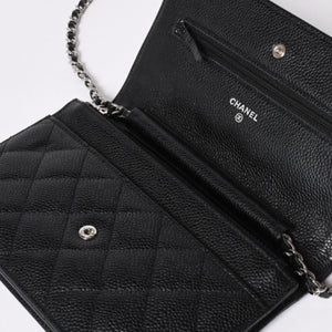 極美品 CHANEL シャネル チェーンウォレット 長財布 AP0250 22番台 ココマーク キャビアスキン ブラック シルバー金具 中古 4a004351