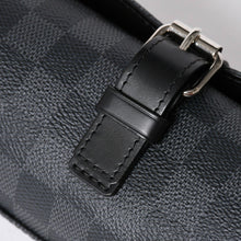 Load the image into the gallery viewer. 極美品 LOUIS VUITTON ルイヴィトン 時計ケース ダミエグラフィット エテュイ 3モントル 3本用ウォッチケース 時計ケース 筒型 マルチポーチ N41137 中古 4a006422