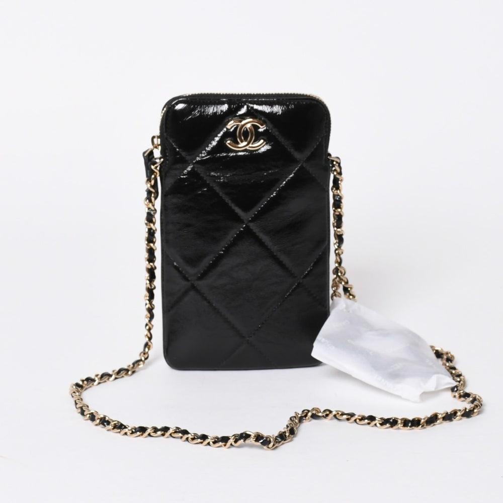 新品未使用品 CHANEL シャネル チェーンショルダー シャイニー パテントレザー ランダム番台 マトラッセ ココマーク フォンケース 中古 4a006466