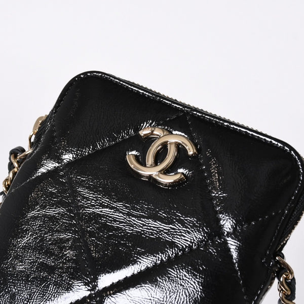 新品未使用品 CHANEL シャネル チェーンショルダー シャイニー パテントレザー ランダム番台 マトラッセ ココマーク フォンケース 中古 4a006466