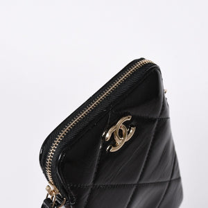 新品未使用品 CHANEL シャネル チェーンショルダー シャイニー パテントレザー ランダム番台 マトラッセ ココマーク フォンケース 中古 4a006466