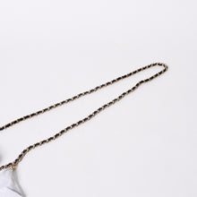 Load the image into the gallery viewer. 新品未使用品 CHANEL シャネル チェーンショルダー シャイニー パテントレザー ランダム番台 マトラッセ ココマーク フォンケース 中古 4a006466