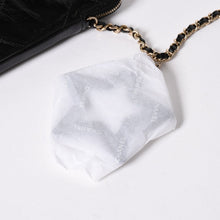 Load the image into the gallery viewer. 新品未使用品 CHANEL シャネル チェーンショルダー シャイニー パテントレザー ランダム番台 マトラッセ ココマーク フォンケース 中古 4a006466