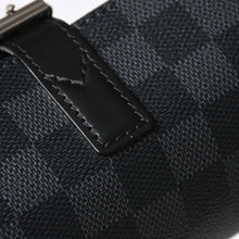 Load the image into the gallery viewer. 極美品 LOUIS VUITTON ルイヴィトン 時計ケース ダミエグラフィット エテュイ 3モントル 3本用ウォッチケース 時計ケース 筒型 マルチポーチ N41137 中古 4a006422
