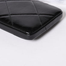 Load the image into the gallery viewer. 新品未使用品 CHANEL シャネル チェーンショルダー シャイニー パテントレザー ランダム番台 マトラッセ ココマーク フォンケース 中古 4a006466