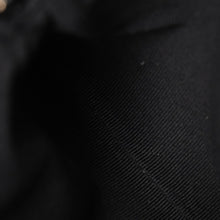 Load the image into the gallery viewer. 新品未使用品 CHANEL シャネル チェーンショルダー シャイニー パテントレザー ランダム番台 マトラッセ ココマーク フォンケース 中古 4a006466