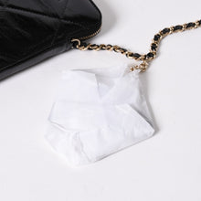 Load the image into the gallery viewer. 新品未使用品 CHANEL シャネル チェーンショルダー シャイニー パテントレザー ランダム番台 マトラッセ ココマーク フォンケース 中古 4a006466