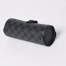 Load the image into the gallery viewer. 極美品 LOUIS VUITTON ルイヴィトン 時計ケース ダミエグラフィット エテュイ 3モントル 3本用ウォッチケース 時計ケース 筒型 マルチポーチ N41137 中古 4a006422