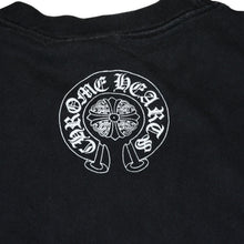 画像をギャラリービューアに読み込む, CHROME HEARTS クロムハーツ ヴァインダガー 半袖Tシャツ サイズM ホースシュー フローラルクロス ブラック 美品 中古 4a001530