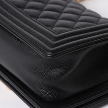 画像をギャラリービューアに読み込む, 極美品 CHANEL シャネル ボーイシャネル ショルダーバッグ スモールハンドバッグ 29番台 キャビアスキン A67085 ココマーク ブラック ゴールド金具 中古 4a006429