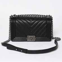 将图片加载到图库查看器中。 新品同様品 CHANEL シャネル ボーイシャネル チェーンショルダーバッグ ショルダーバッグ シェブロン Vステッチ 24番台 ココマーク ブラック 中古 4a006433