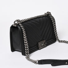 将图片加载到图库查看器中。 新品同様品 CHANEL シャネル ボーイシャネル チェーンショルダーバッグ ショルダーバッグ シェブロン Vステッチ 24番台 ココマーク ブラック 中古 4a006433