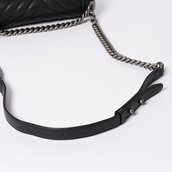 新品同様品 CHANEL シャネル ボーイシャネル チェーンショルダーバッグ ショルダーバッグ シェブロン Vステッチ 24番台 ココマーク ブラック 中古 4a006433