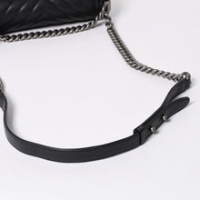 将图片加载到图库查看器中。 新品同様品 CHANEL シャネル ボーイシャネル チェーンショルダーバッグ ショルダーバッグ シェブロン Vステッチ 24番台 ココマーク ブラック 中古 4a006433