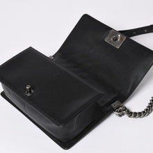 将图片加载到图库查看器中。 新品同様品 CHANEL シャネル ボーイシャネル チェーンショルダーバッグ ショルダーバッグ シェブロン Vステッチ 24番台 ココマーク ブラック 中古 4a006433