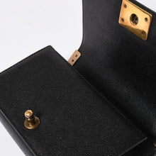 Load the image into the gallery viewer. CHANEL シャネル ボーイシャネル ショルダーバッグ チェーンショルダーバッグ 19番台 キャビアスキン ココマーク ブラック ゴールド金具 美品 中古 4a006436
