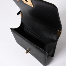 Load the image into the gallery viewer. CHANEL シャネル ボーイシャネル ショルダーバッグ チェーンショルダーバッグ 19番台 キャビアスキン ココマーク ブラック ゴールド金具 美品 中古 4a006436