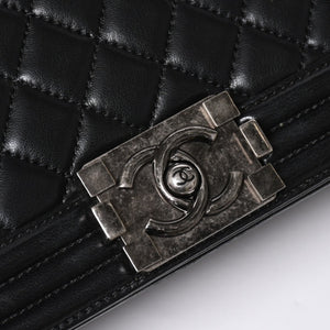 極美品 CHANEL シャネル ボーイシャネル チェーンショルダーバッグ A67086 23番台 ラムスキン ココマーク ブラック シルバー金具 中古 4a006432