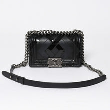 Load the image into the gallery viewer. 極美品 CHANEL シャネル ボーイシャネル チェーンショルダー ショルダーバッグ 30番台 ブラック 中古 4a006430